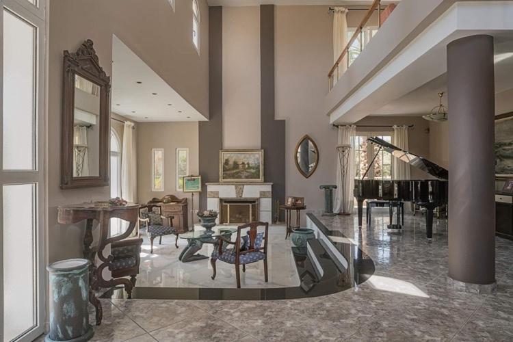 Rodami Artisan Manor