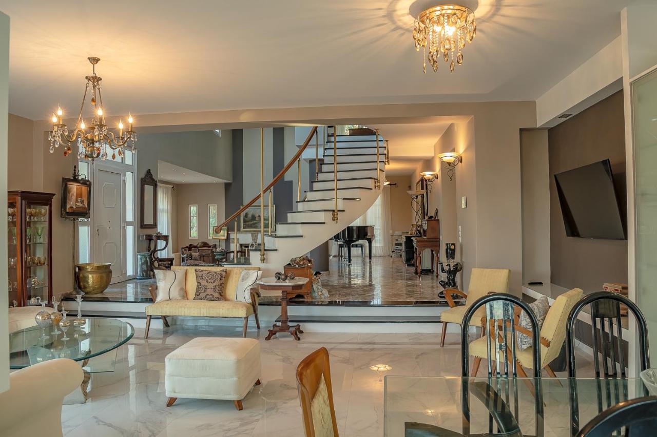 Rodami Artisan Manor Villa